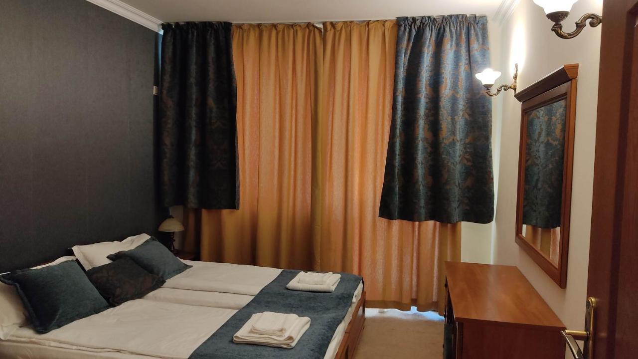 Annett Apartments At Emerald Hotel Банско Екстериор снимка