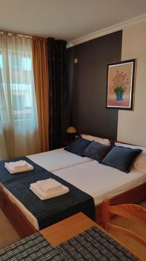 Annett Apartments At Emerald Hotel Банско Екстериор снимка